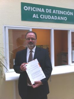 El Decano del Colegio registró personalmente en el Ayuntamiento de Galapagar Recurso contra la intención del Alcalde Daniel Pérez de privatizar los Servicios Sociales