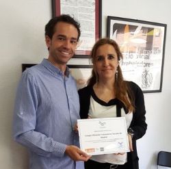 UZIPEN entrega Diploma en reconocimiento a la RESPONSABILIDAD SOCIAL del COLEGIO
