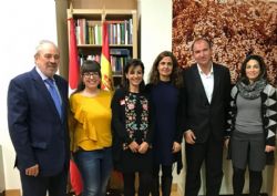 El Colegio de Trabajo Social de Madrid muestra su rechazo y solicita la retirada del término "tarjeta-historia social" vinculada a un registro de servicios y ayudas sociales