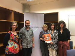 Marea Naranja se reúne en la Asamblea de Madrid con Raúl Camargo, representante de Podemos y Portavoz de la Comisión de Políticas Sociales y Familia.