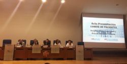 Presentación del Comité de Pacientes del Hospital Clinico, un órgano de participación ciudadana que agrupa a 25 asociaciones.