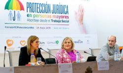 Nuestro vicedecano, Daniel Gil, en la inauguración de las Jornadas sobre protección jurídica en personas mayores, defiende que la protección jurídica como garantía de derechos de los ciudadanos así como la colegiación de las/os profesionales de #Trabajo Social es una garantía para la ciudadanía.